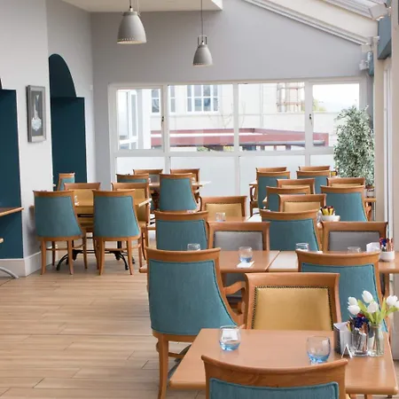 Watersedge Hotel