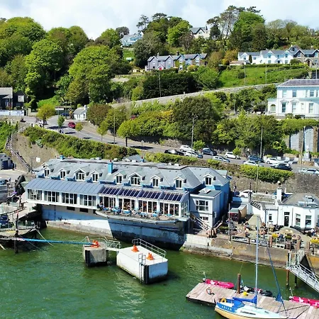 מלון Watersedge 3*