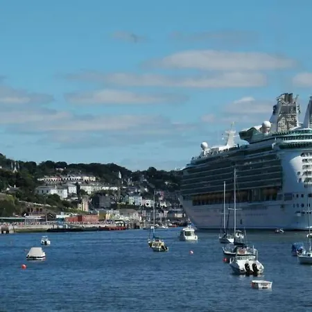 Watersedge מלון 3*