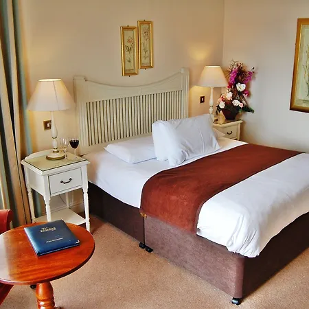 Watersedge Hotel