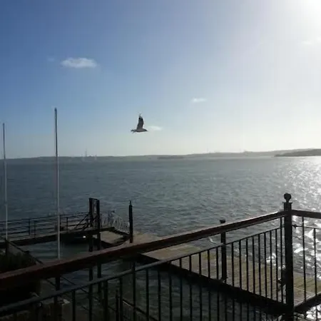 Watersedge 3* קוב