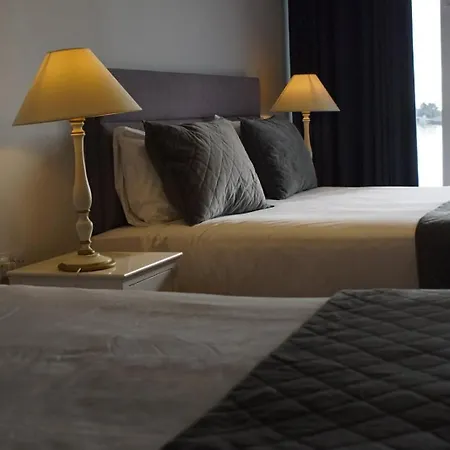 Watersedge Hotel Cobh