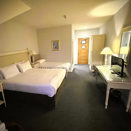 Hotel Watersedge 3*