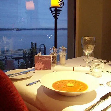 Hotel Watersedge