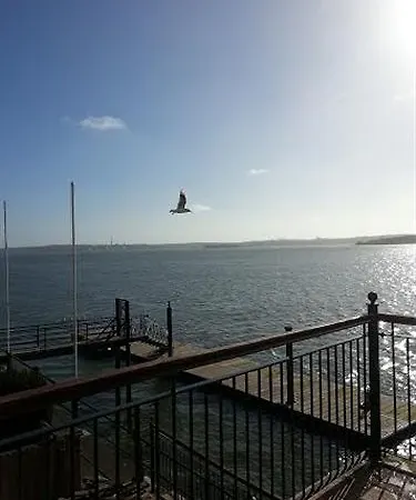 Hotel Watersedge Cobh