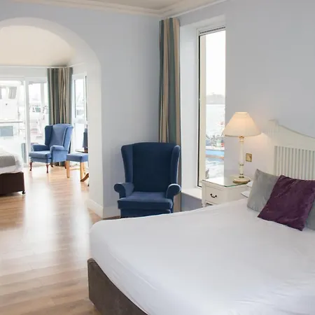 Watersedge Hotel