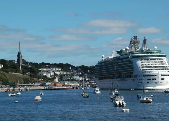 Watersedge Hotell 3*